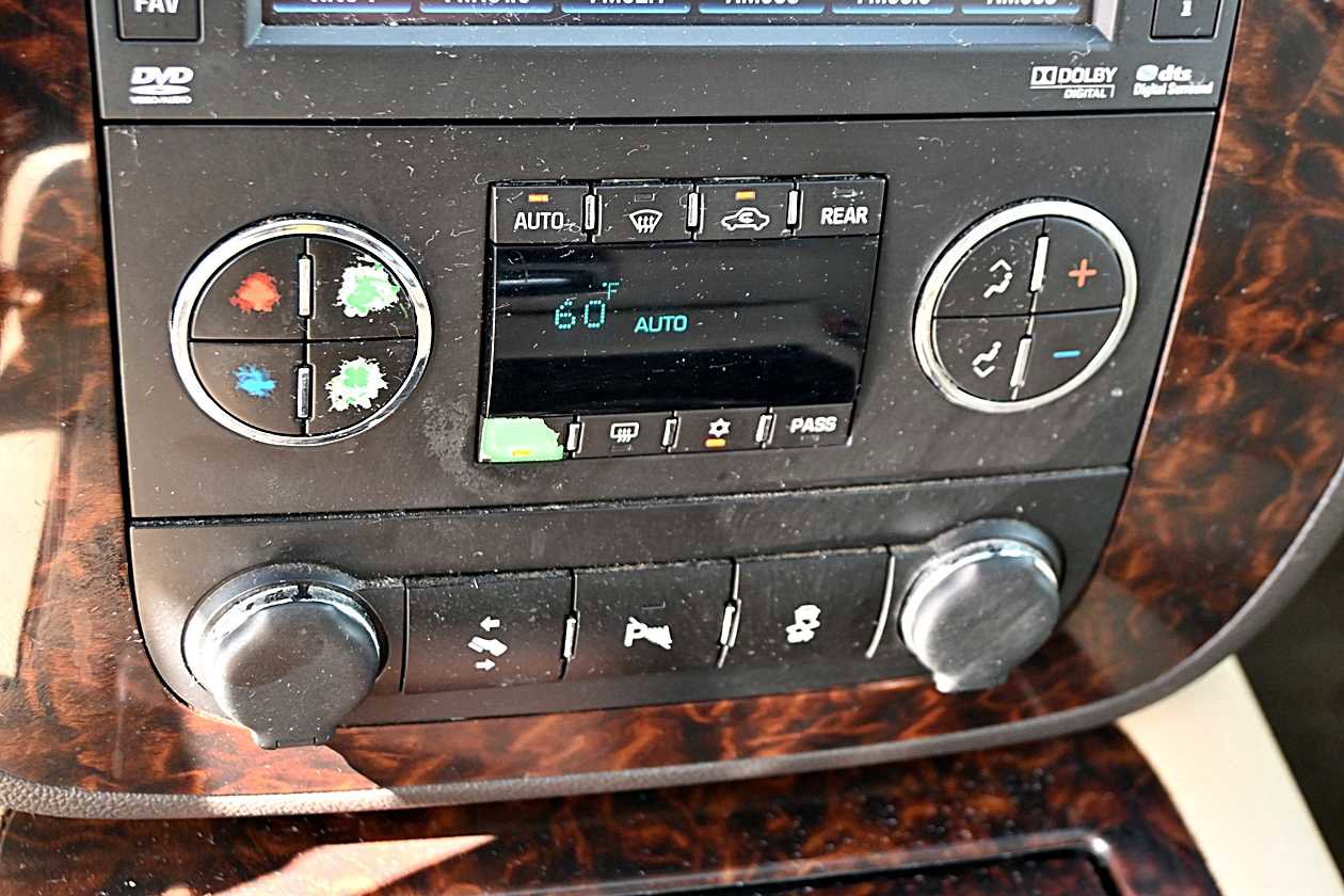 Used 2013 GMC Yukon Denali AWD/4WD image 30