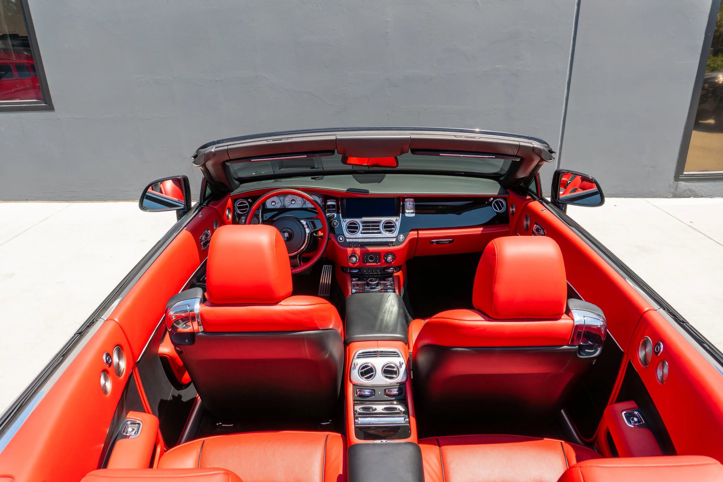 Used 2019 Rolls-Royce Dawn RWD image 72