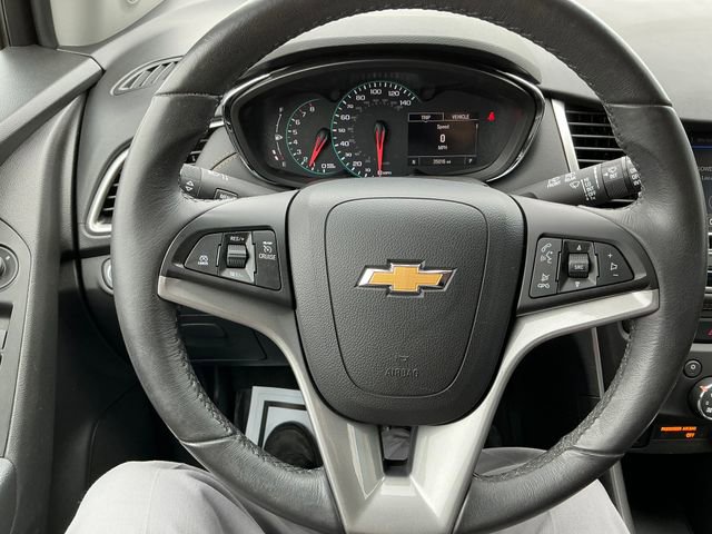 Used 2022 Chevrolet Trax LT w/ LT Convenience Package image 4