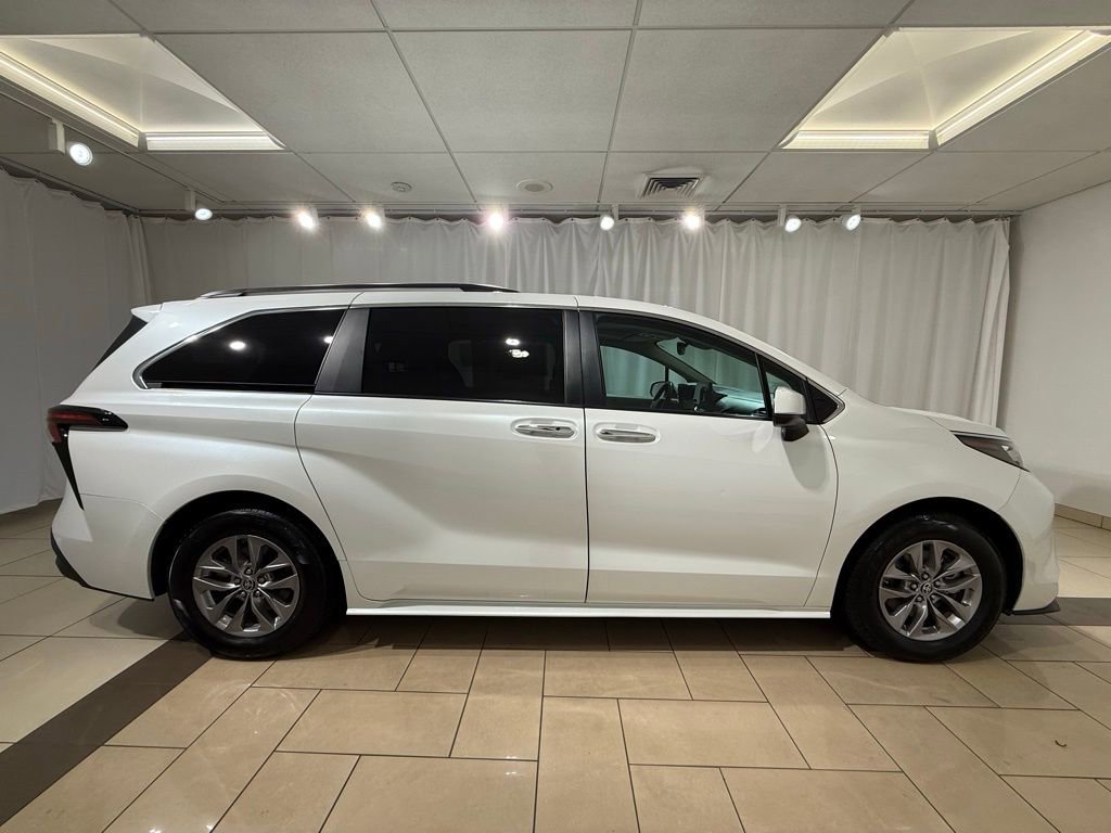 Certified 2024 Toyota Sienna XLE image 6
