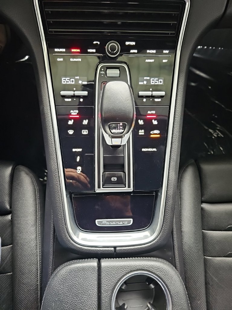 Used 2018 Porsche Panamera 4 AWD/4WD image 21