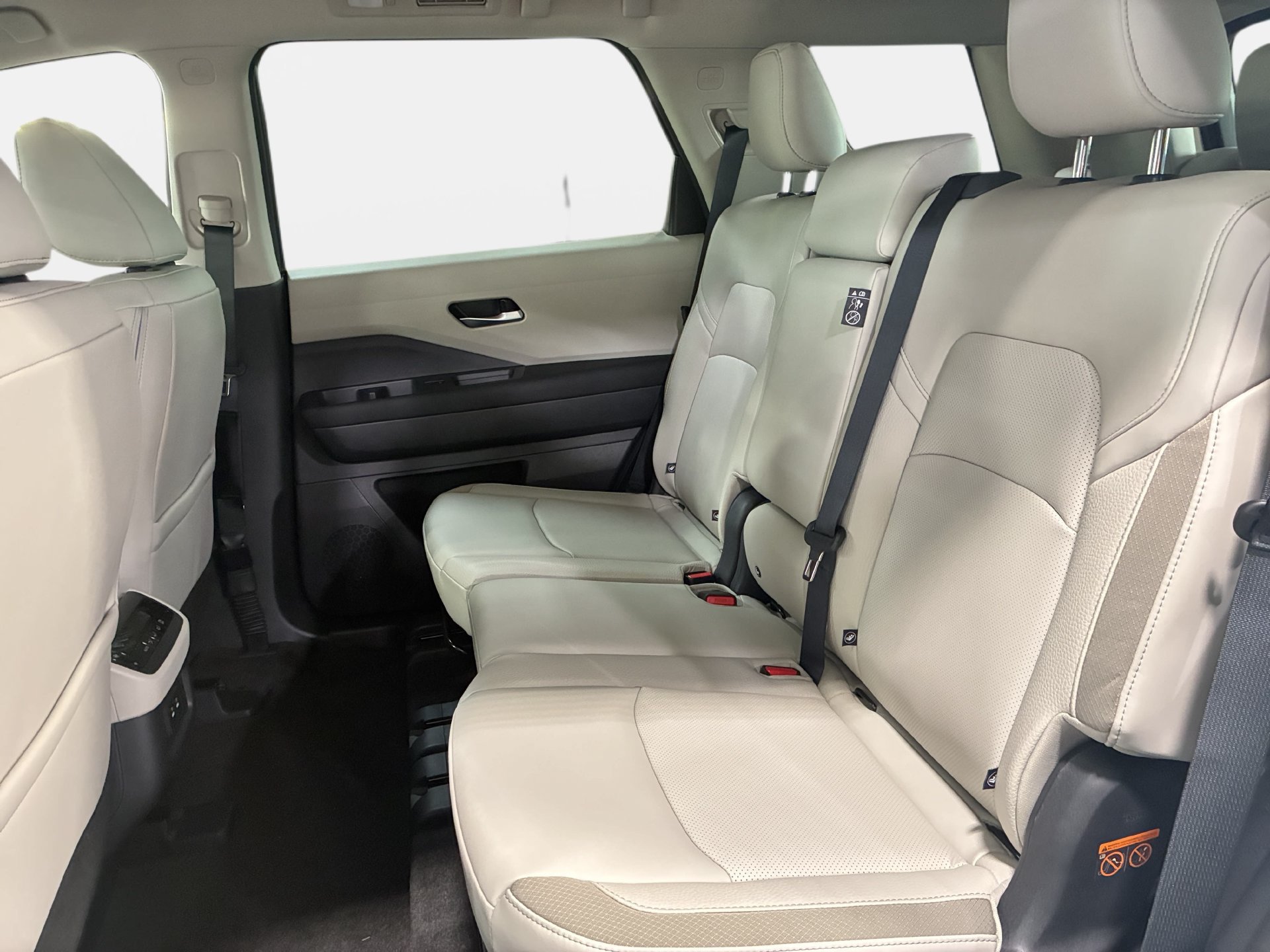 New 2026 Nissan Pathfinder SL FWD image 14
