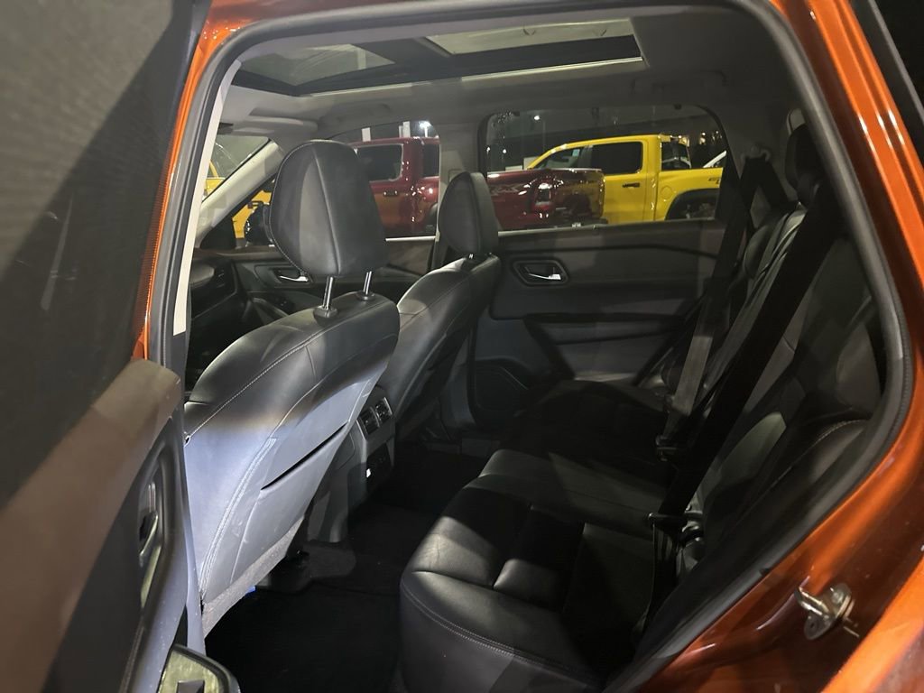 Used 2022 Nissan Rogue SL w/ SL Premium Package image 8