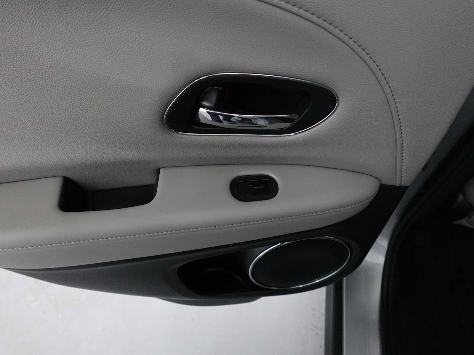 Used 2017 Honda HR-V EX-L image 26