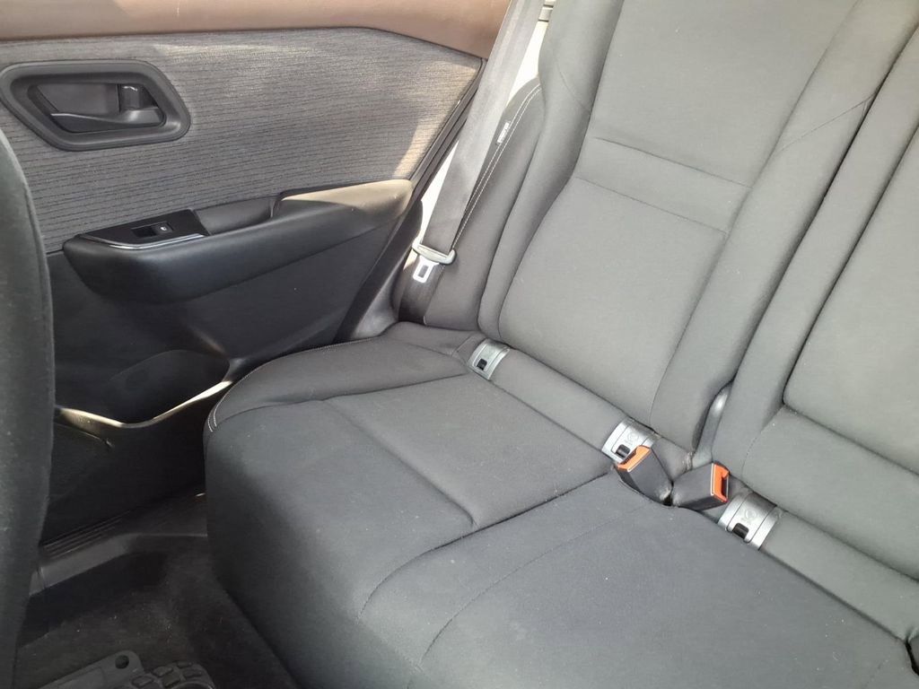 Used 2023 Nissan Rogue S image 16