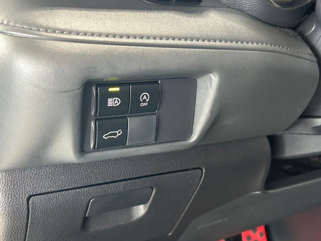 Used 2023 Toyota Highlander LE image 46