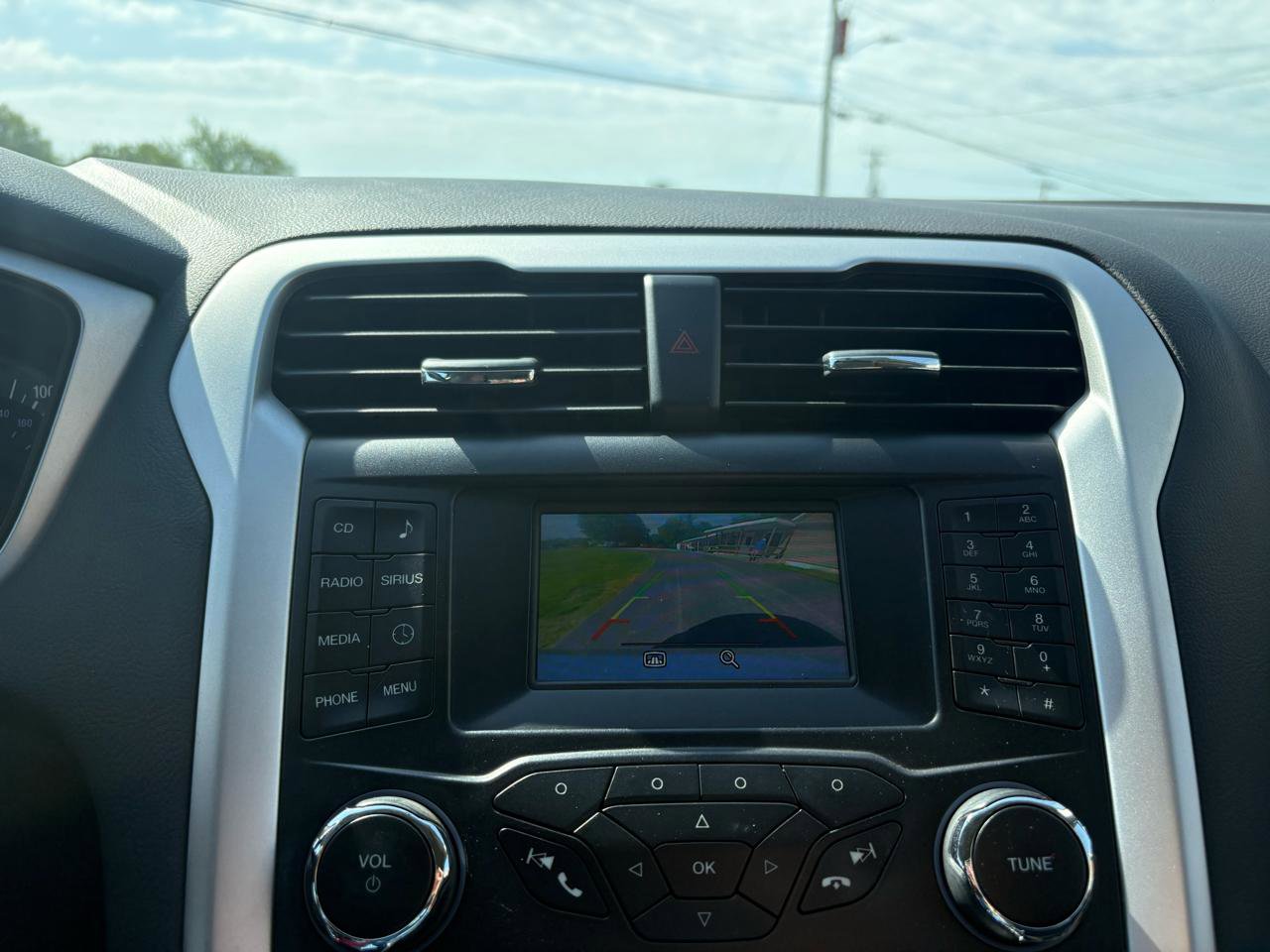 Used 2015 Ford Fusion SE w/ Equipment Group 201A FWD image 16