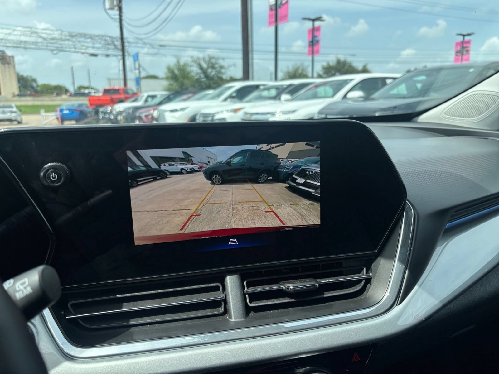 Used 2025 Chevrolet Trax LT w/ LT Convenience Package FWD image 18