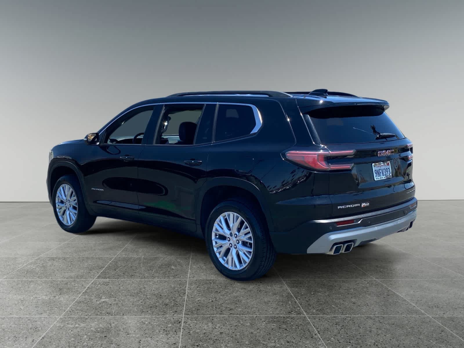 Used 2024 GMC Acadia Elevation FWD image 3