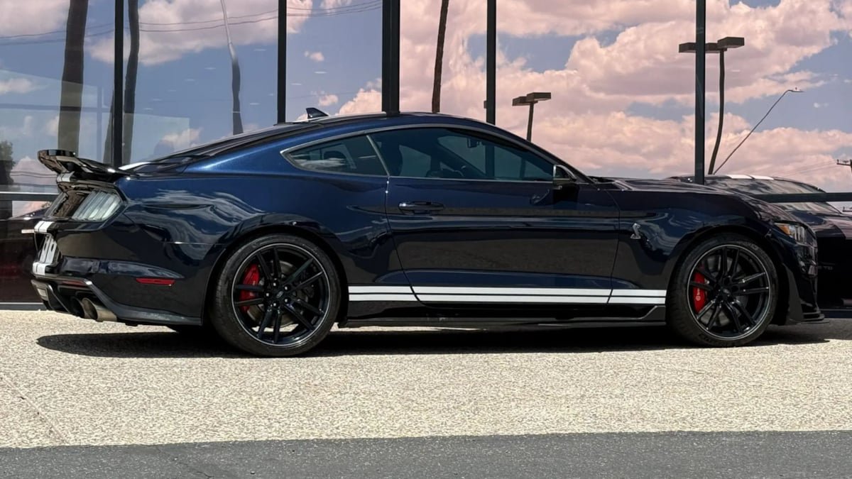 Used 2021 Ford Mustang Shelby GT500 w/ Technology Package RWD image 13