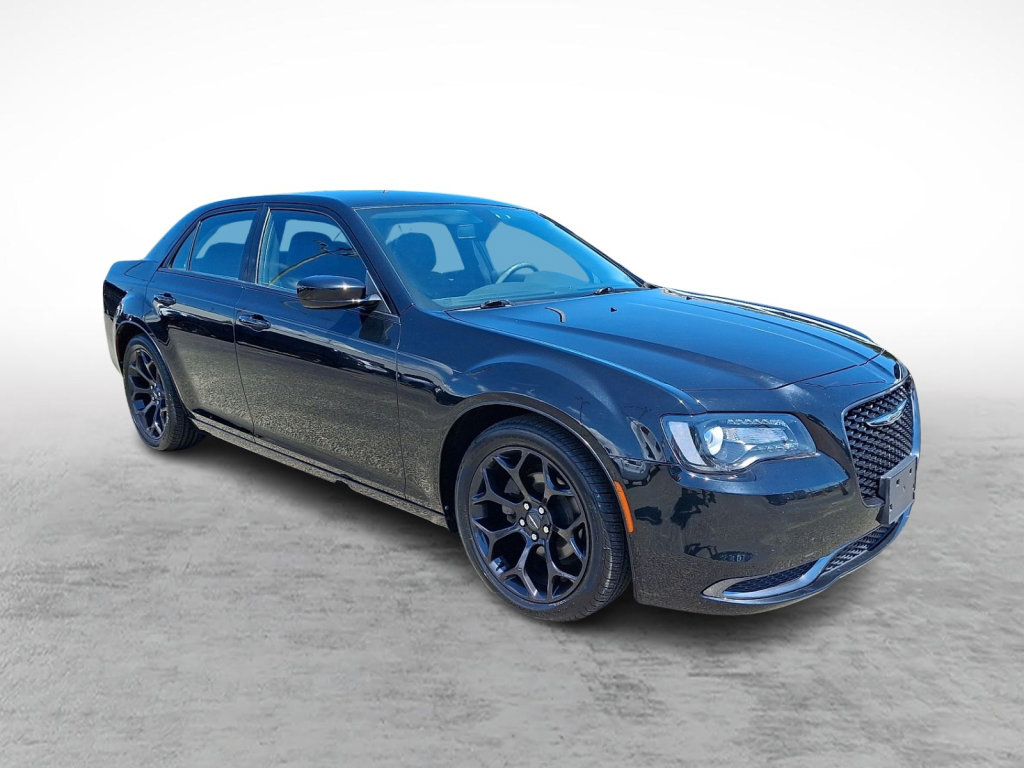 Used 2019 Chrysler 300 Touring w/ Sport Appearance Package RWD image 7