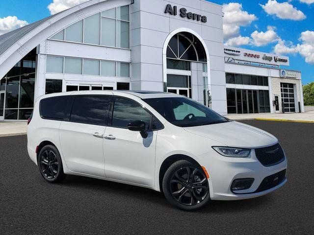 New 2026 Chrysler Pacifica Select FWD image 1