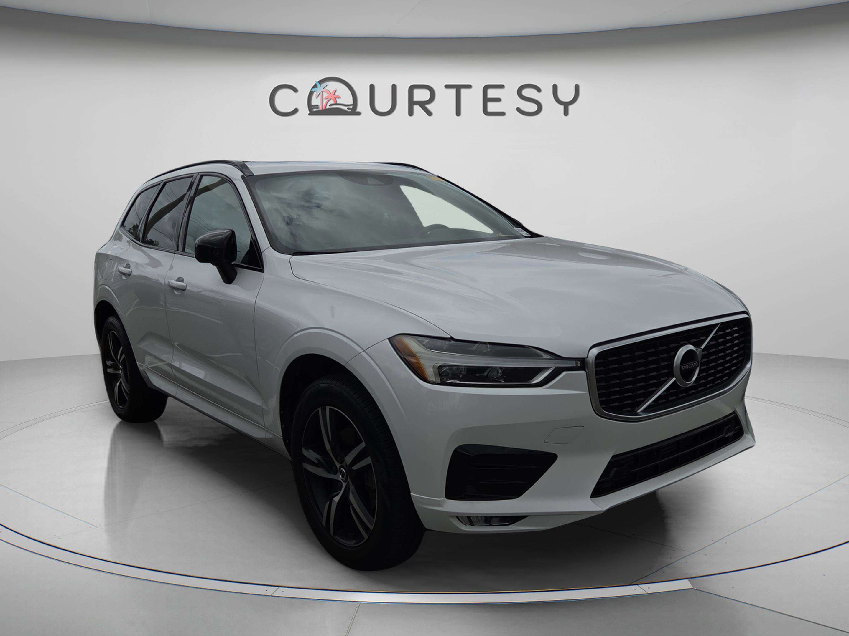 Used 2020 Volvo XC60 T5 R-Design image 3