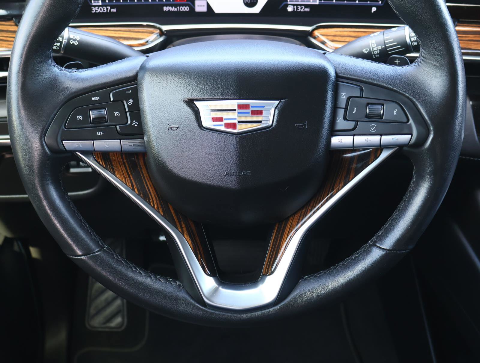 Used 2022 Cadillac Escalade Luxury w/ LPO, Floor Liner Package image 13