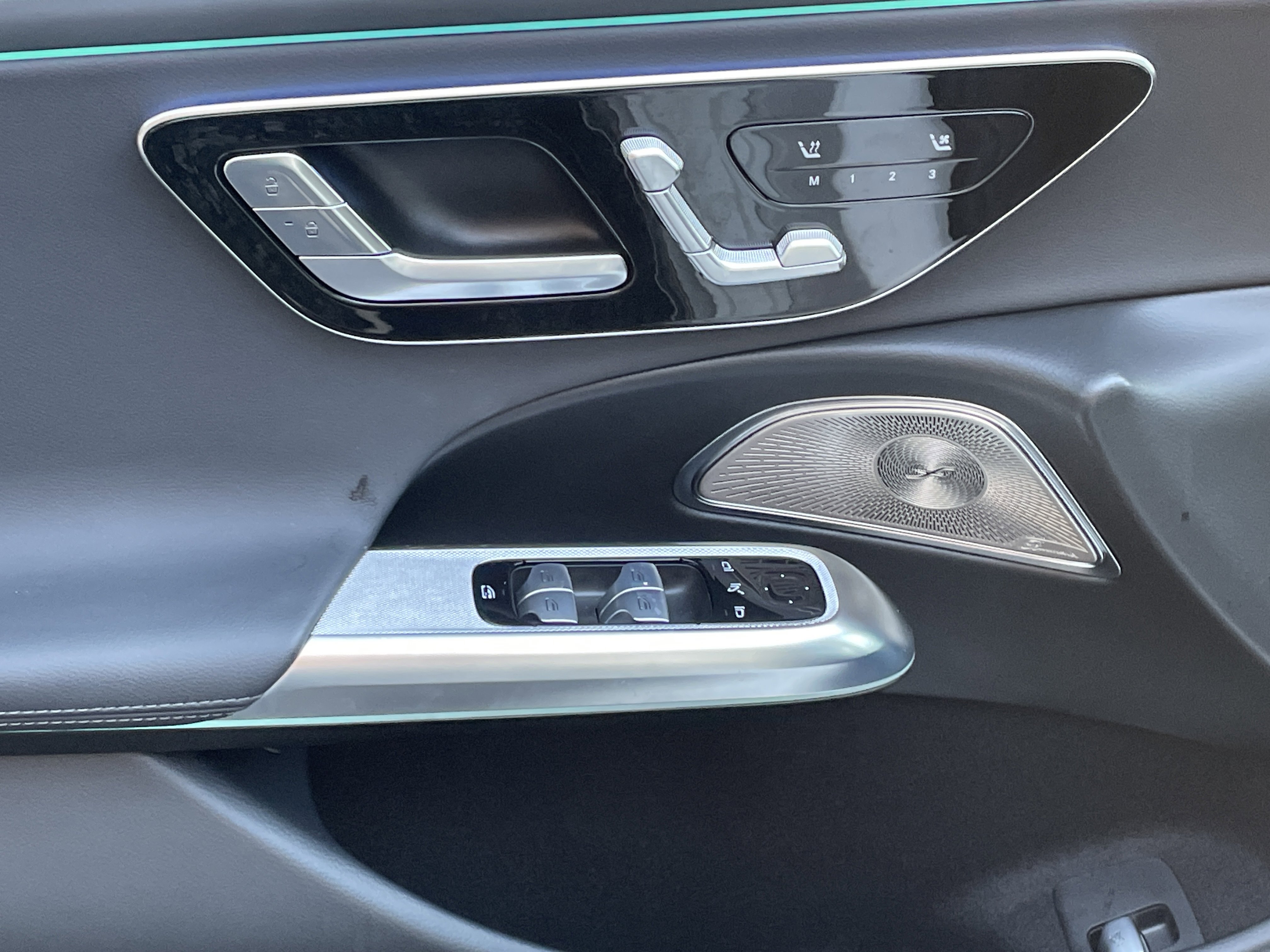 Used 2025 Mercedes-Benz E 350 4MATIC Sedan image 19