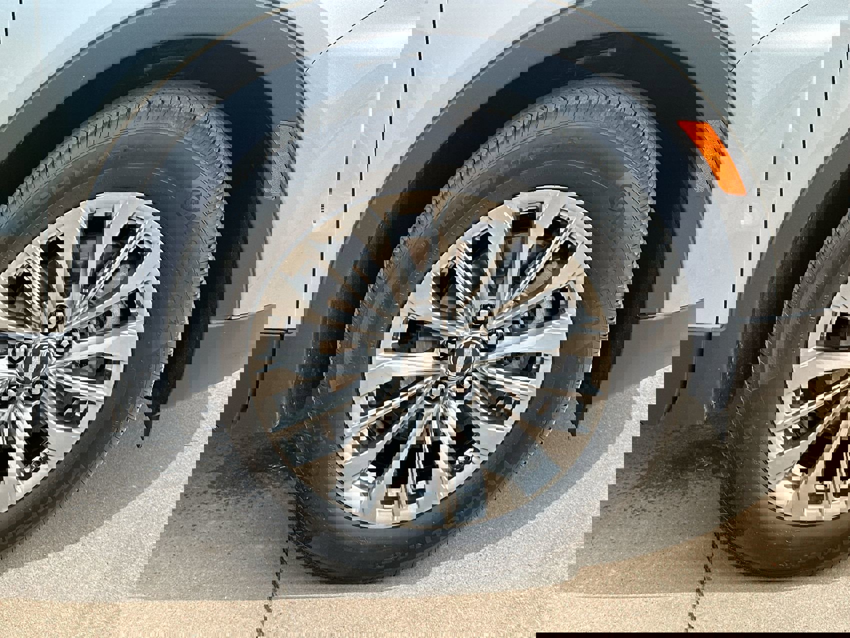 Used 2025 Cadillac XT4 Premium Luxury image 24