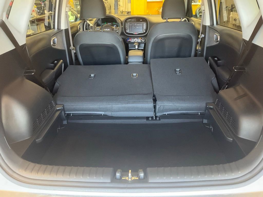 Used 2025 Kia Soul LX FWD image 28