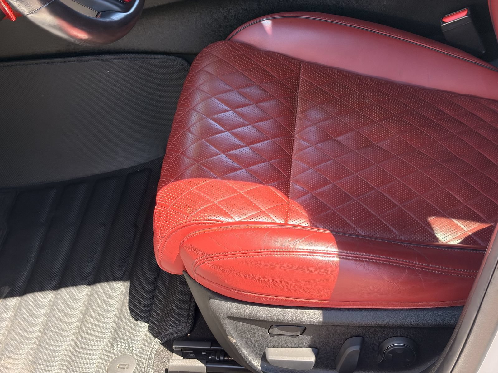 Used 2022 Genesis G70 3.3T Launch Edition RWD image 19