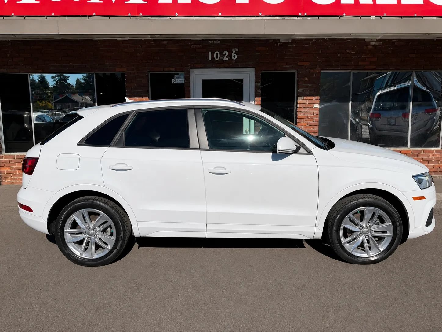 Used 2017 Audi Q3 2.0T Premium AWD/4WD image 2