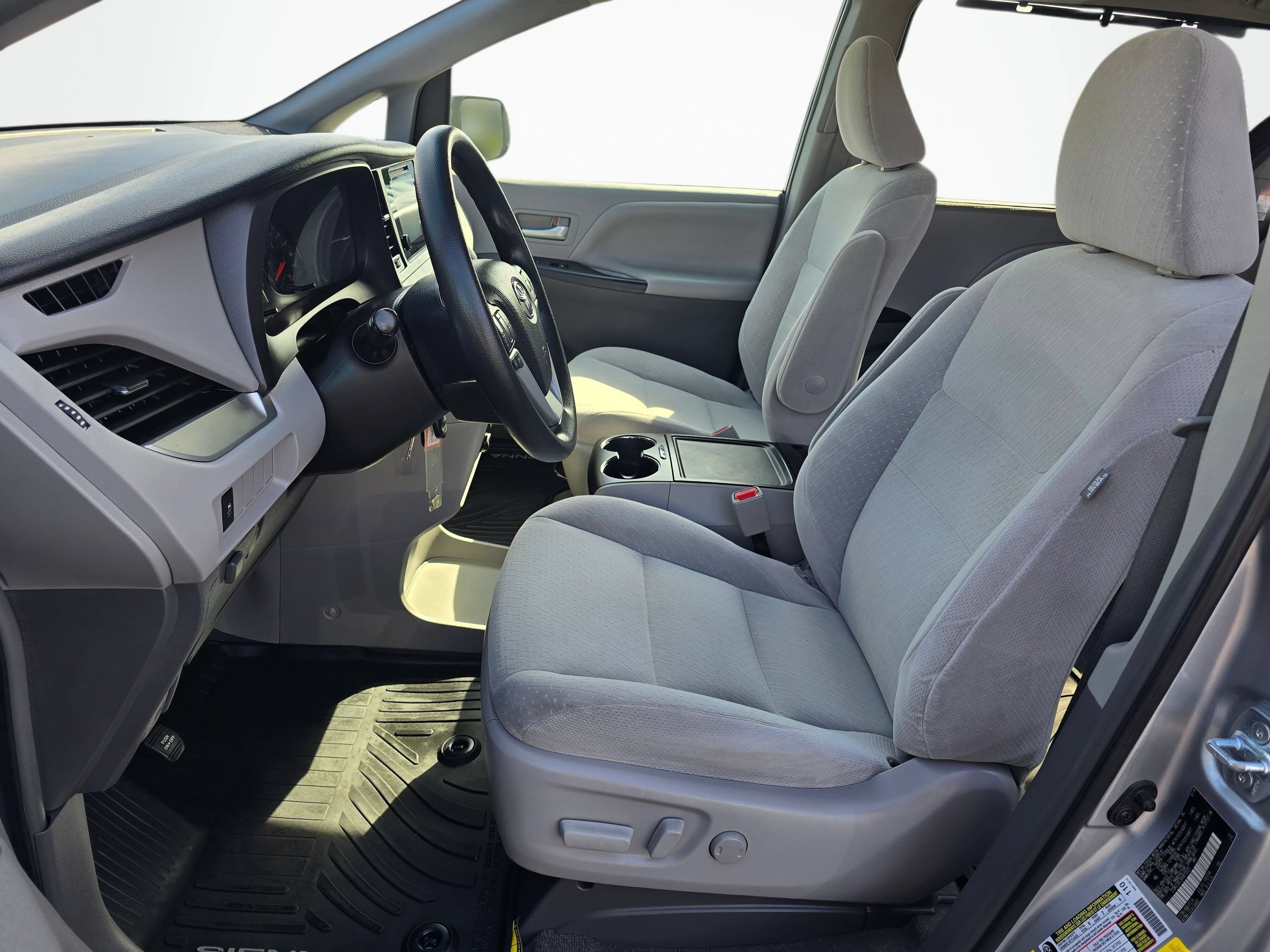 Used 2017 Toyota Sienna LE FWD image 12