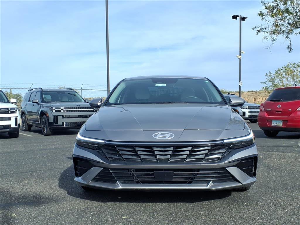 Certified 2025 Hyundai Elantra Limited FWD image 2