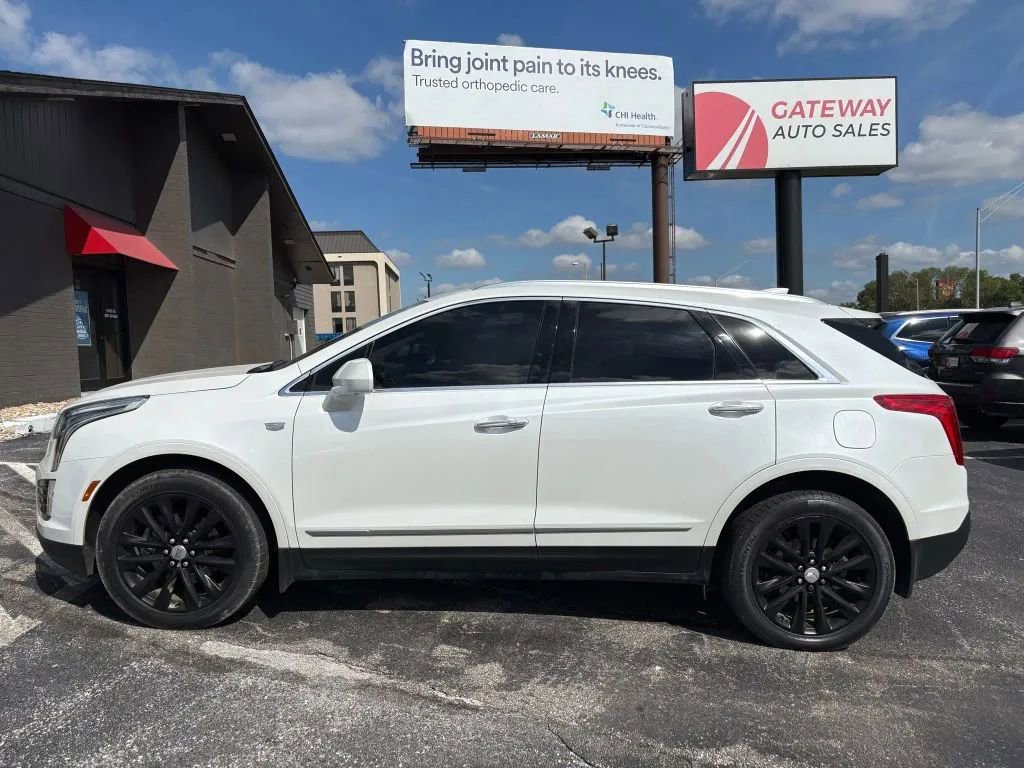 Used 2017 Cadillac XT5 Platinum AWD/4WD image 2