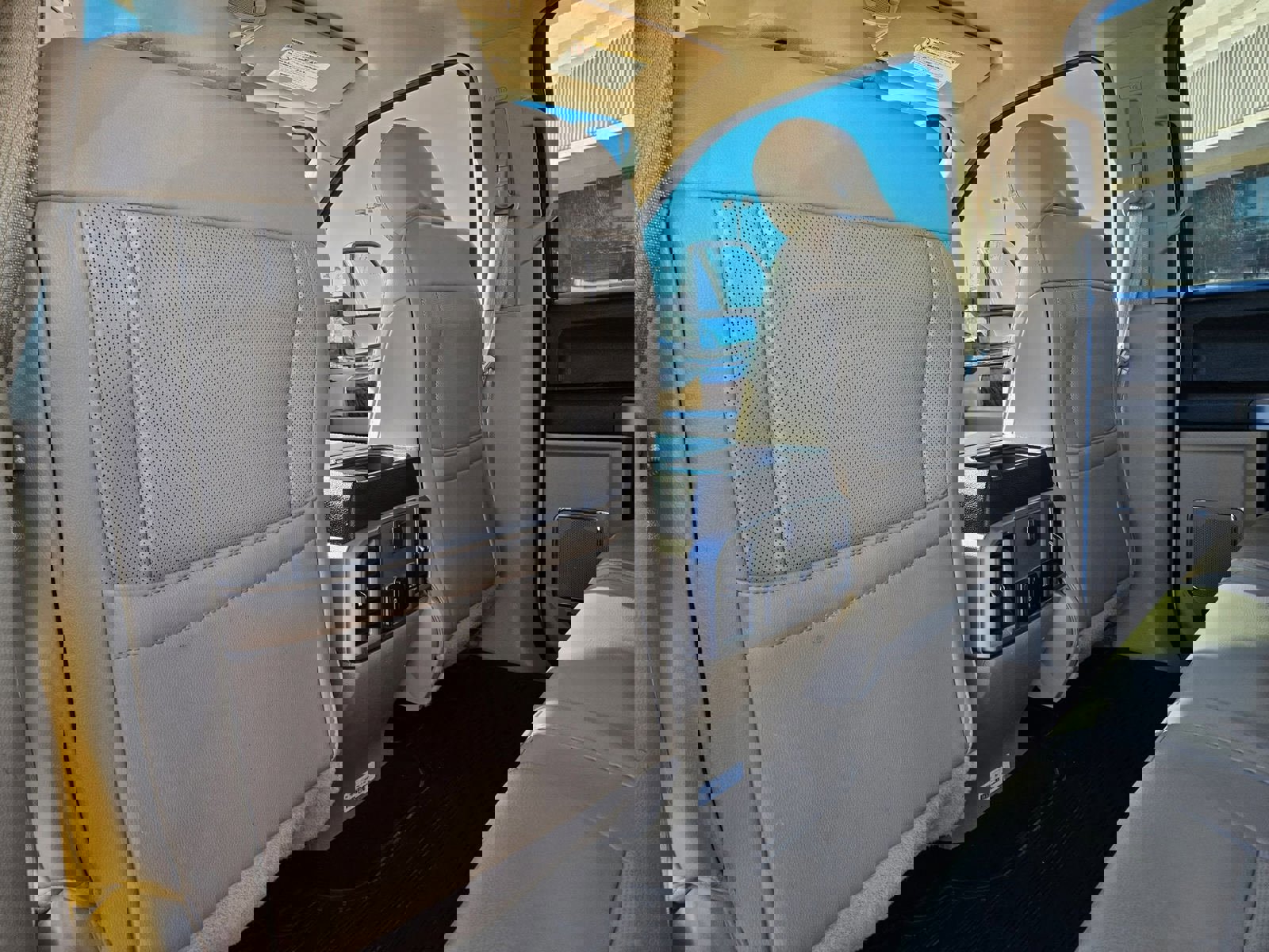 Used 2019 Ford F250 Lariat w/ Lariat Ultimate Package image 25