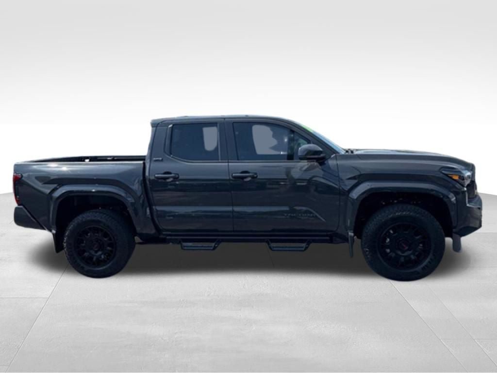 Used 2026 Toyota Tacoma SR5 AWD/4WD image 9
