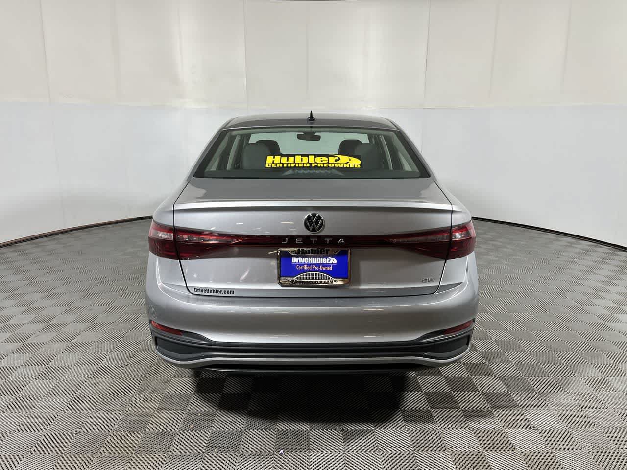 Used 2025 Volkswagen Jetta SE FWD image 7
