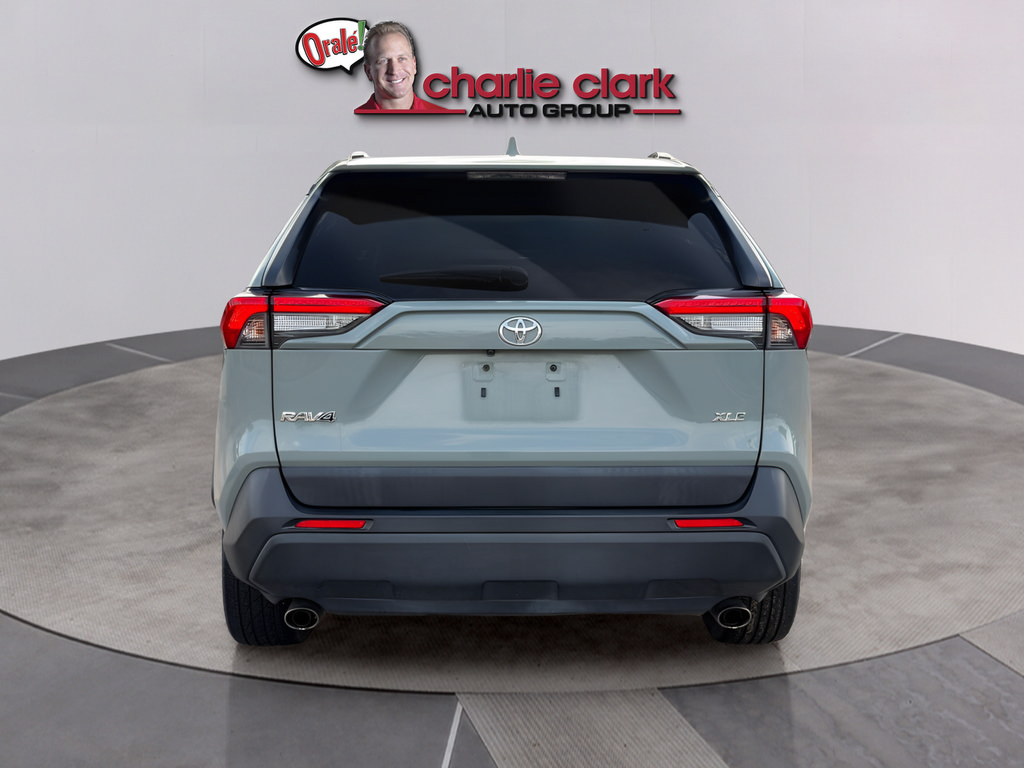 Used 2019 Toyota RAV4 XLE Premium FWD image 4