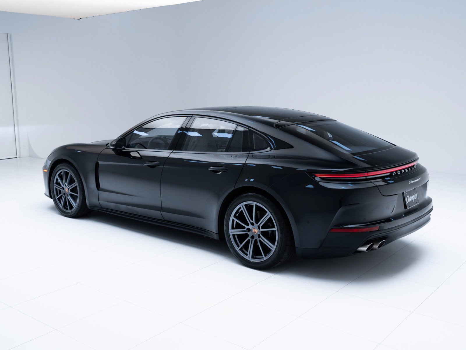 Certified 2025 Porsche Panamera 4 image 3