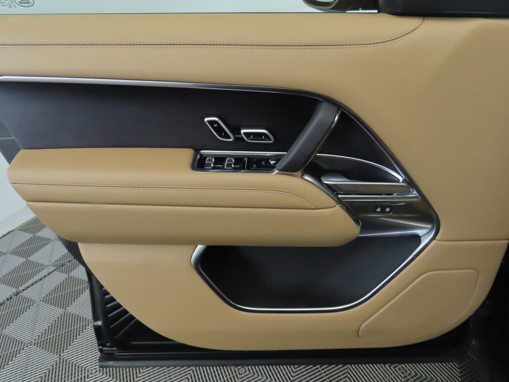 New 2025 Land Rover Range Rover SE image 26