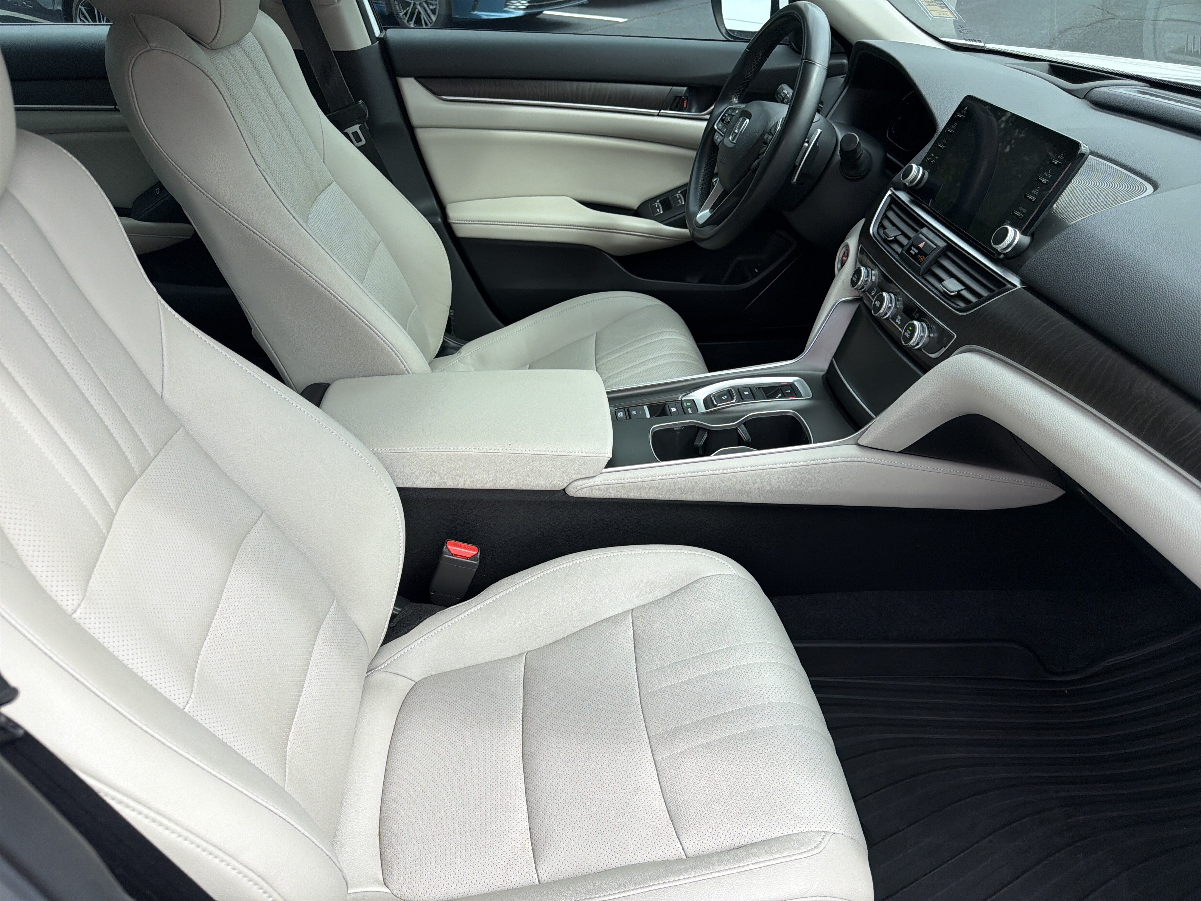 Used 2022 Honda Accord Touring image 13