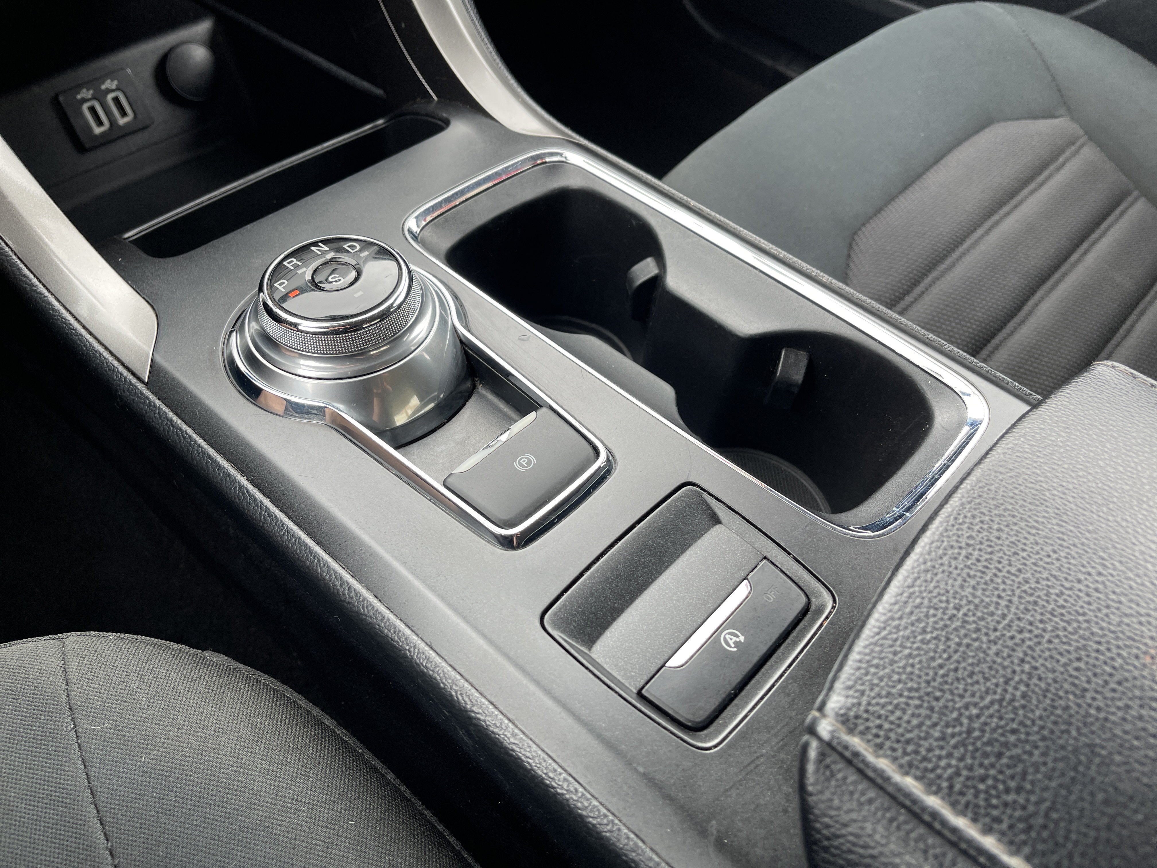 Used 2019 Ford Fusion SE FWD image 20