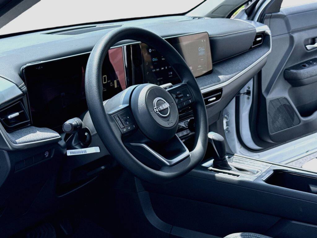 New 2026 Nissan Kicks SV w/ Cold Weather Package FWD image 4