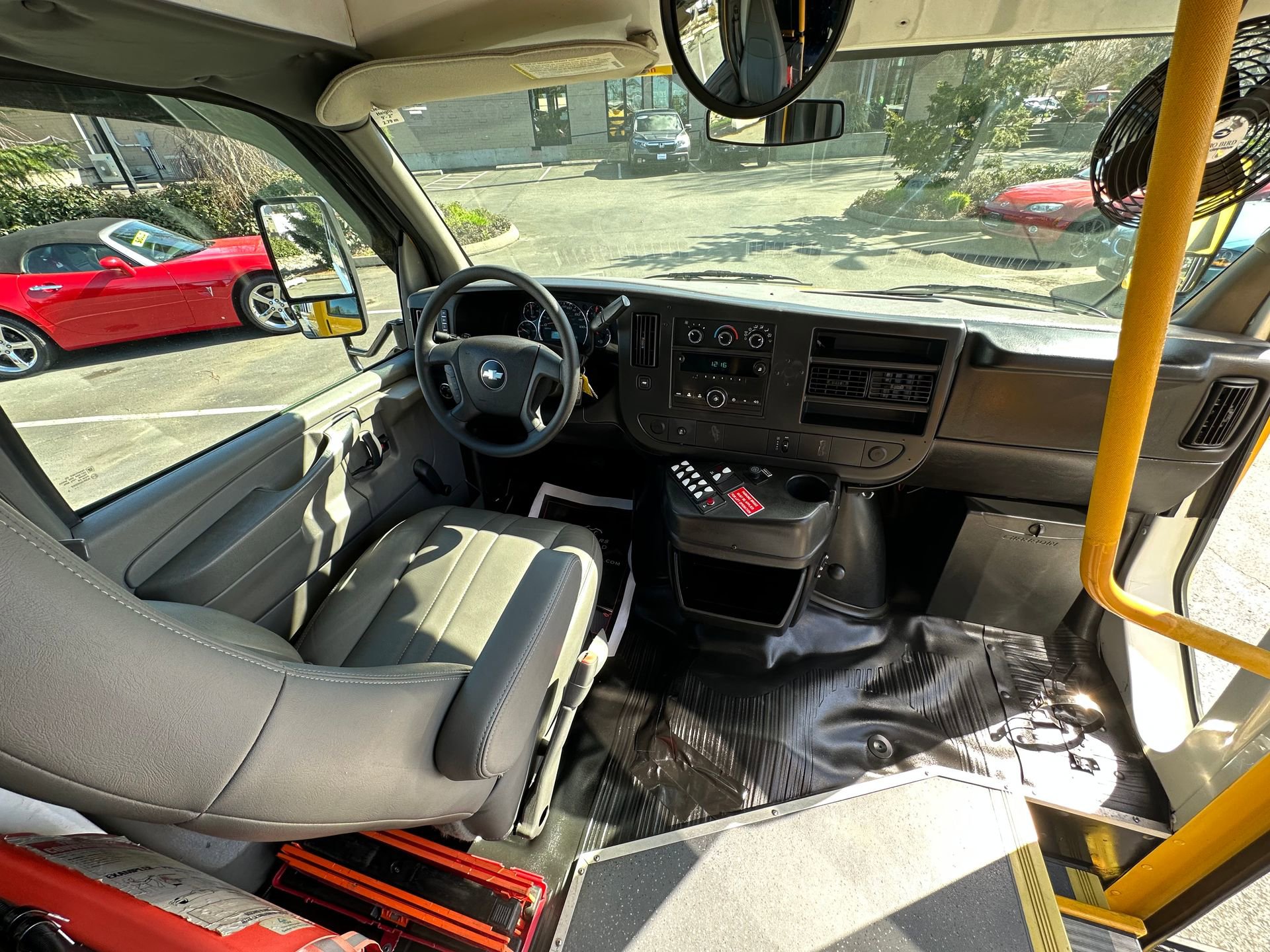 Used 2014 Chevrolet Express 3500 RWD image 19