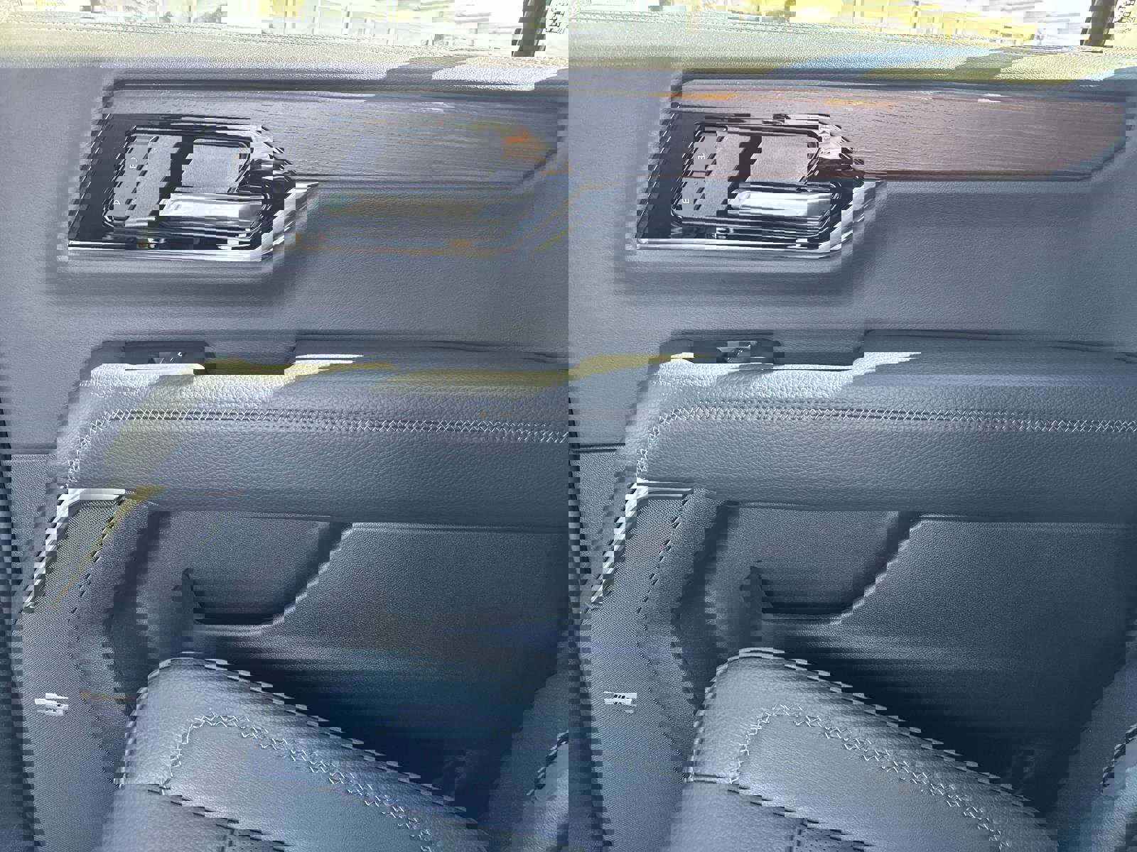 Used 2025 GMC Yukon XL Denali image 14