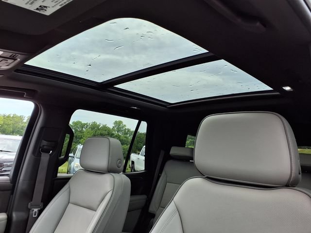 Used 2024 GMC Yukon SLT w/ SLT Luxury Package AWD/4WD image 34