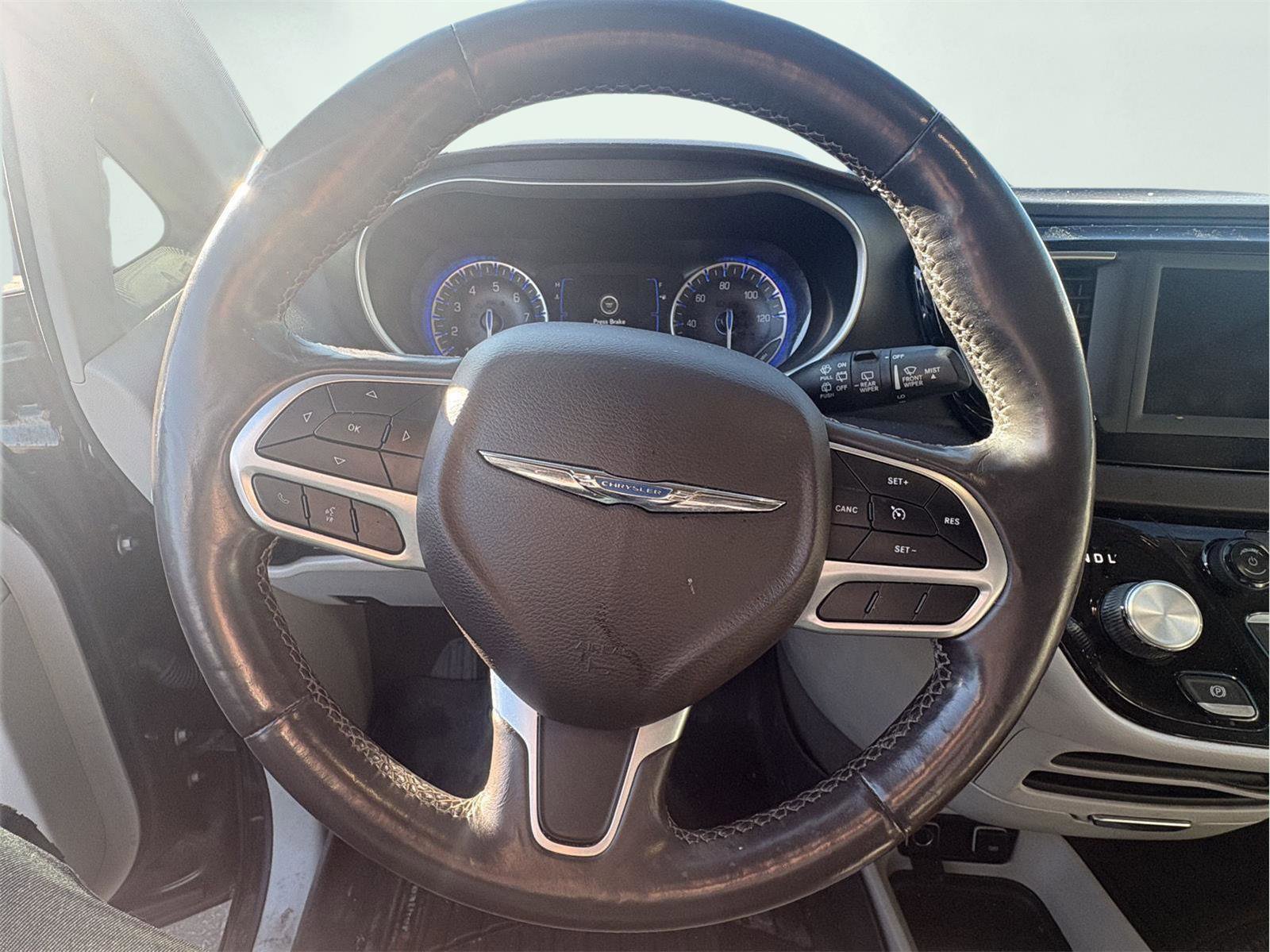 Used 2020 Chrysler Pacifica Touring-L image 15