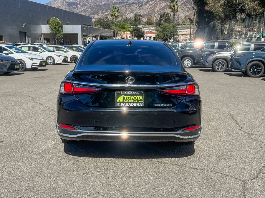 Used 2024 Lexus ES 300h w/ Premium Package FWD image 7