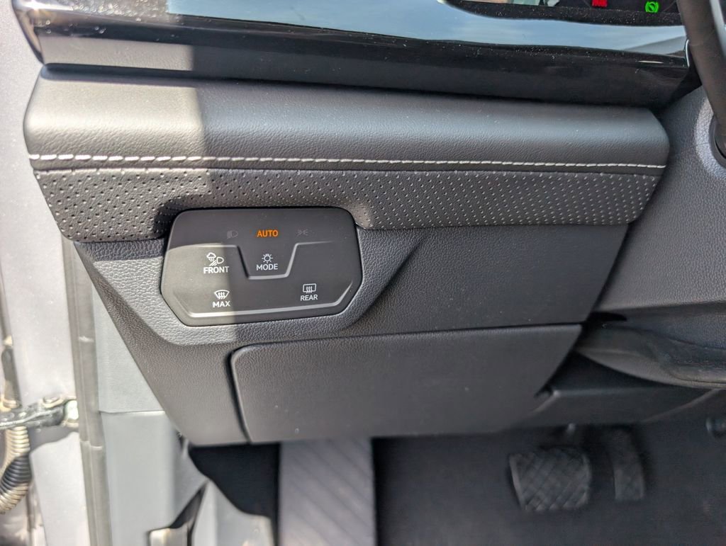 Used 2025 Volkswagen Atlas SE image 18