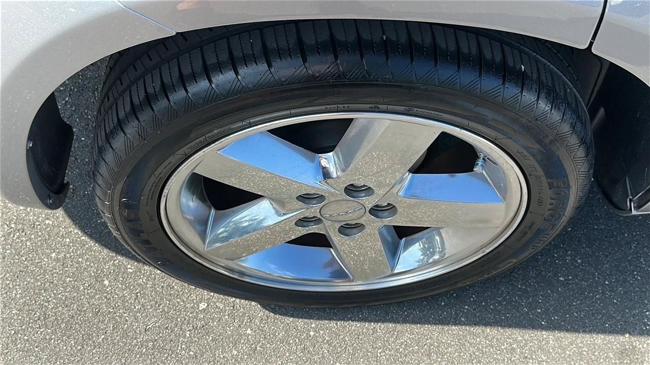 Used 2013 Dodge Avenger SXT FWD image 20