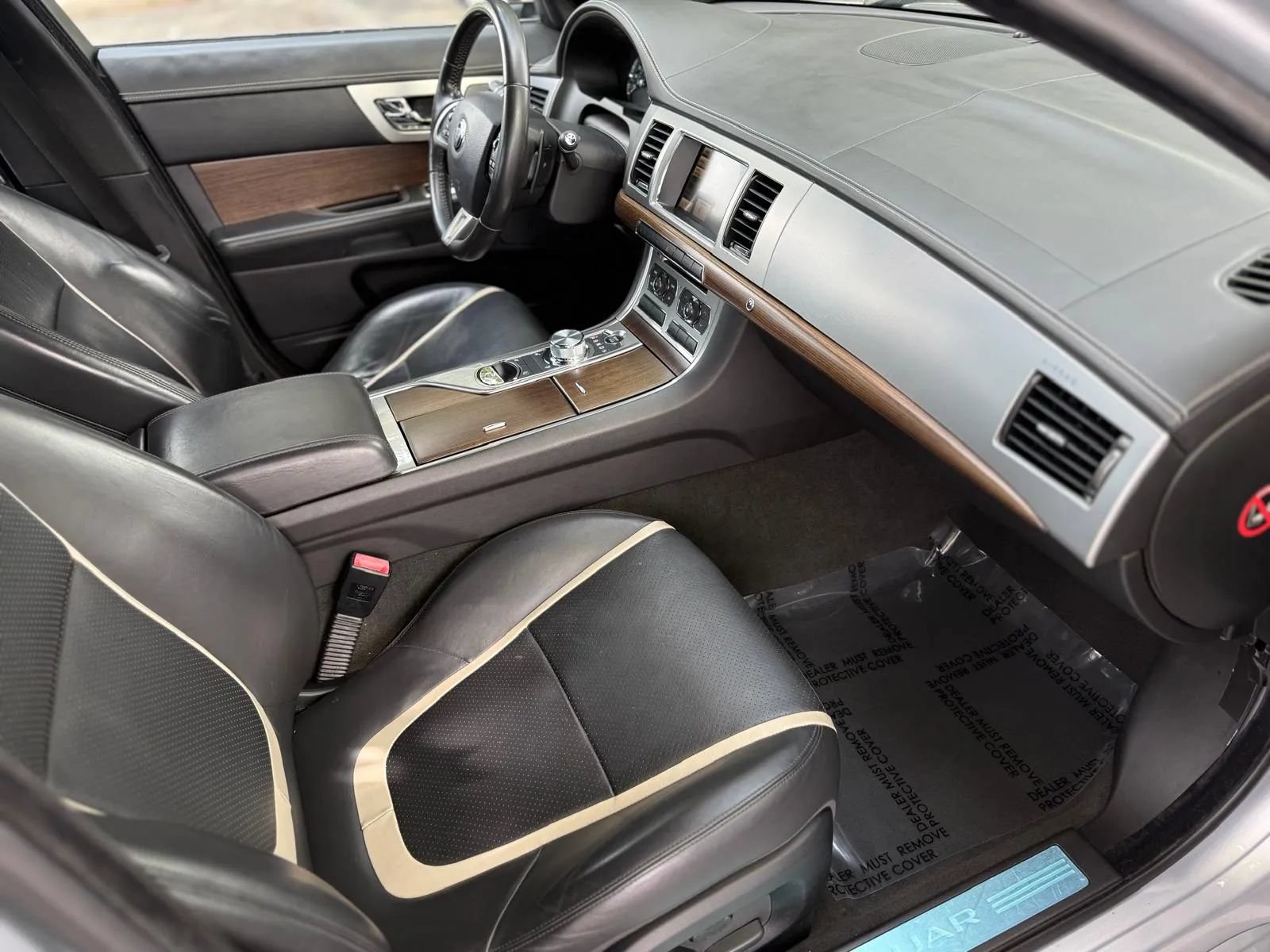 Used 2014 Jaguar XF 3.0 AWD/4WD image 18