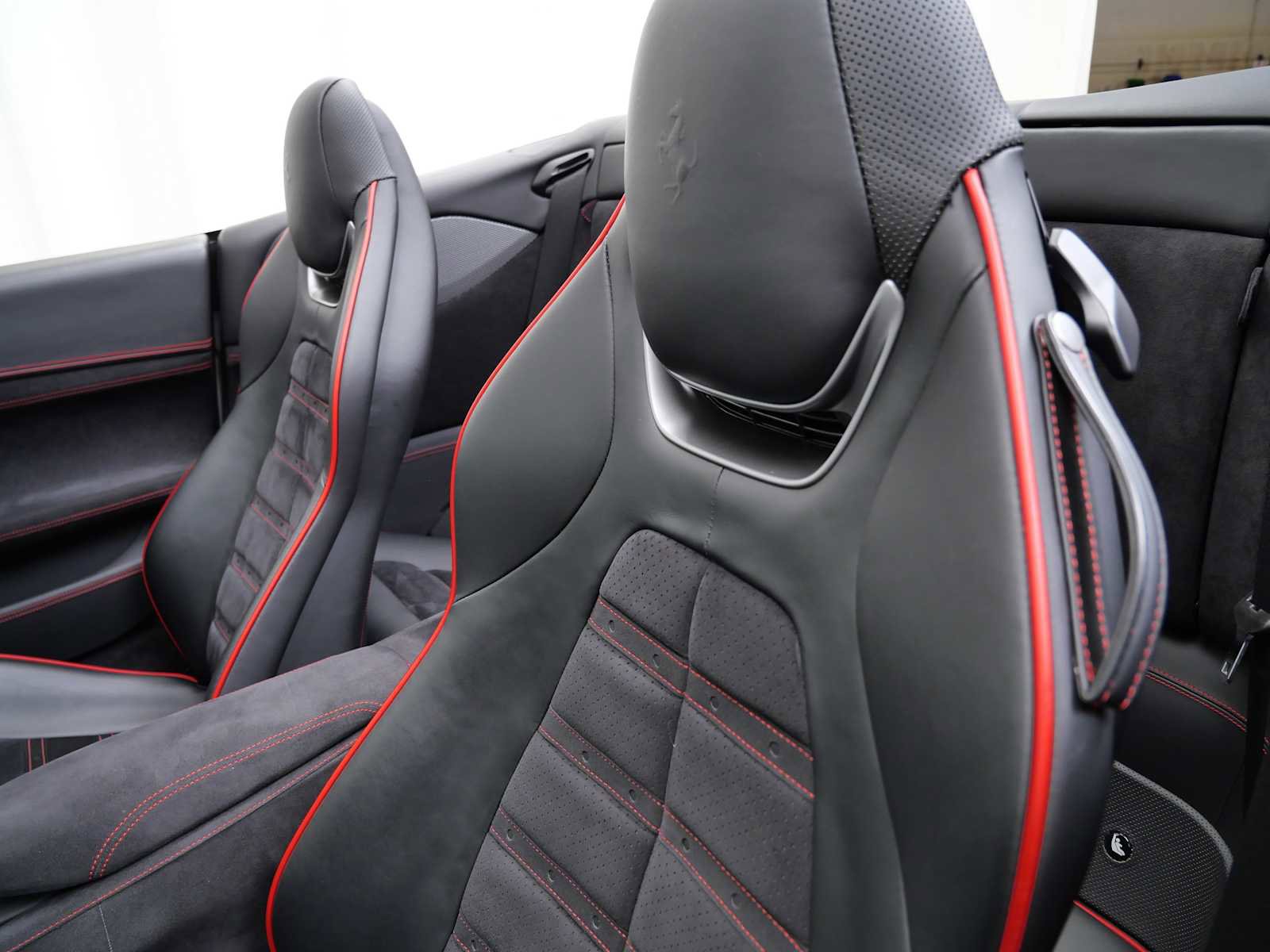 Certified 2022 Ferrari Portofino M image 19