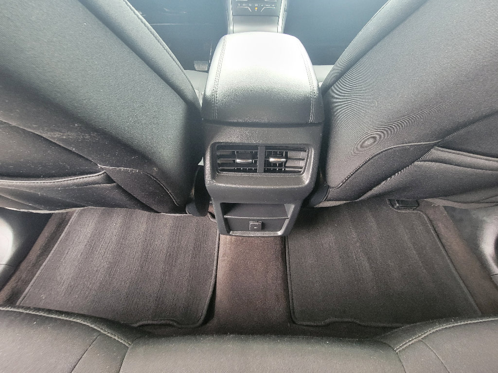 Used 2020 Ford Edge SE image 28