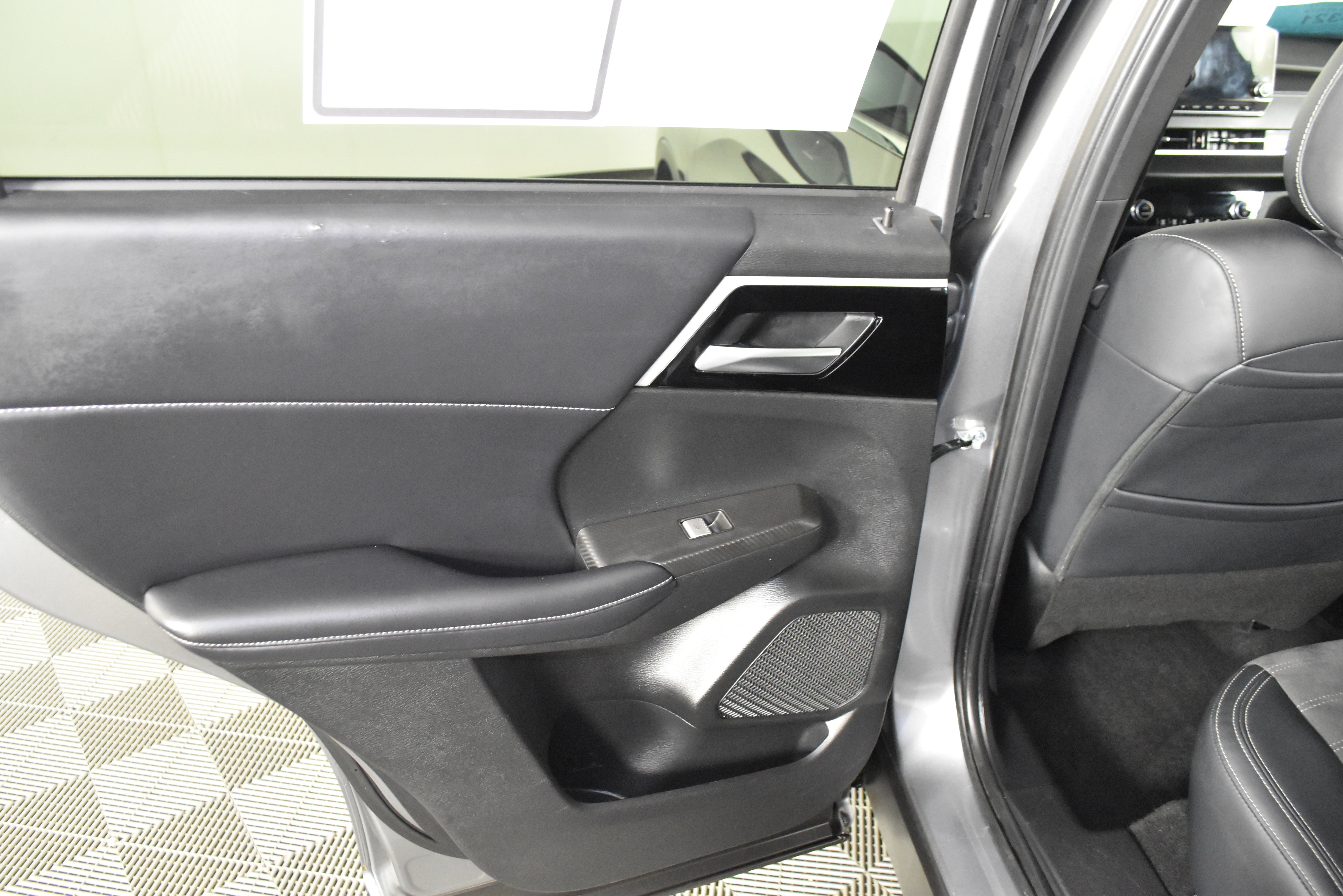 Used 2024 Mitsubishi Outlander SE image 44