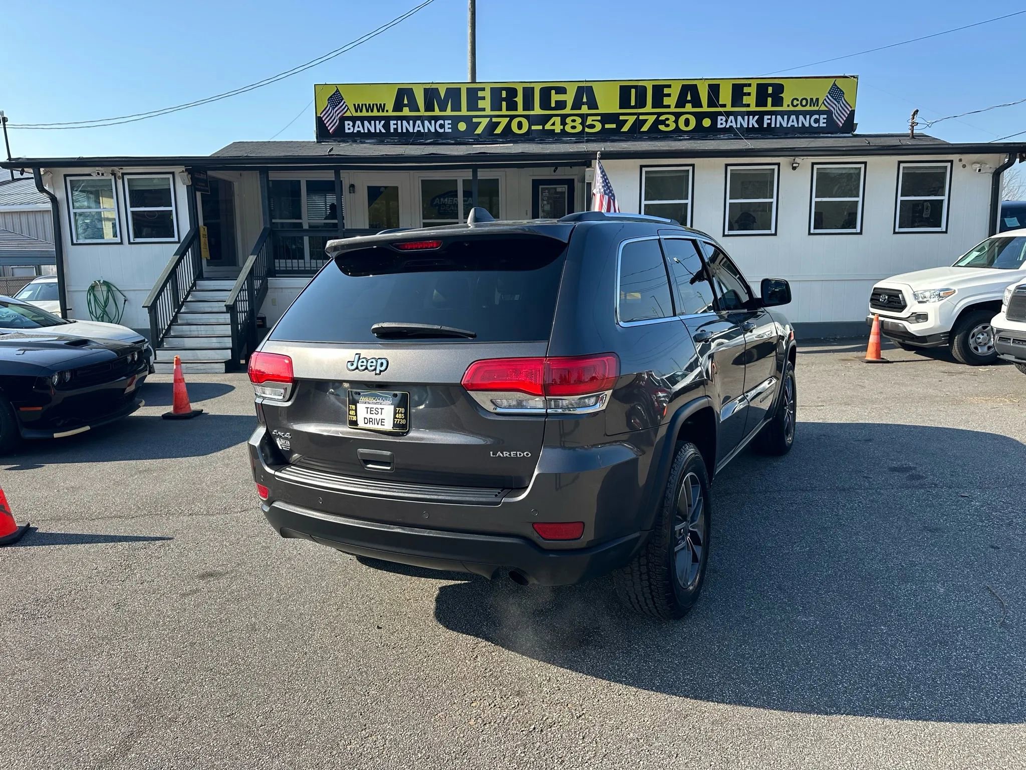 Used 2019 Jeep Grand Cherokee Laredo w/ Laredo X Package image 8