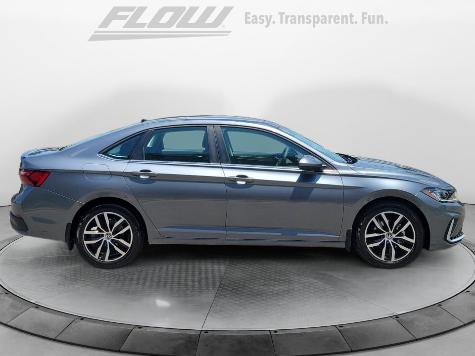 New 2026 Volkswagen Jetta SE FWD image 8
