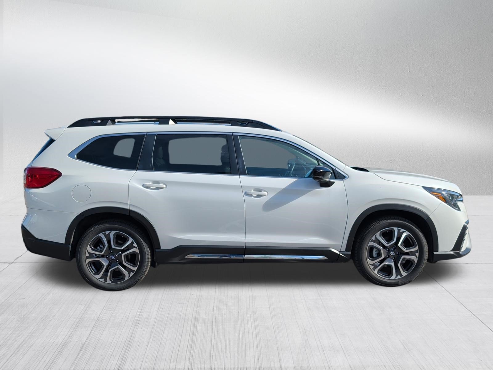 Used 2024 Subaru Ascent Limited w/ Technology Package AWD/4WD image 8