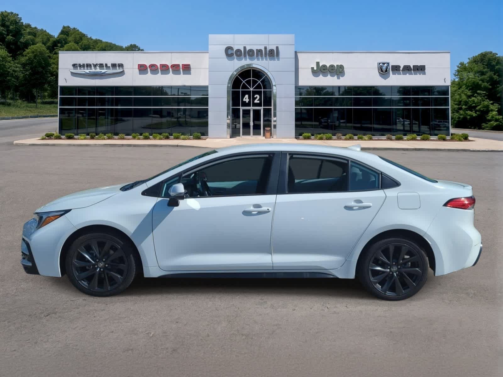 Used 2024 Toyota Corolla SE FWD image 3